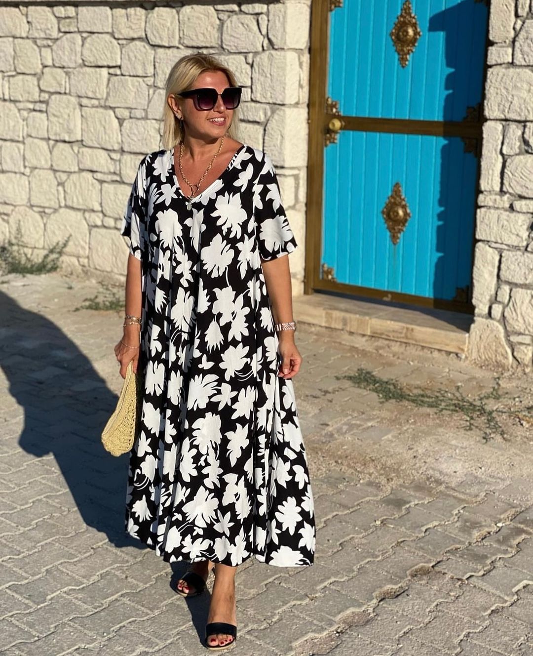 Patricia | Elegant dress with flattering tummy coverage